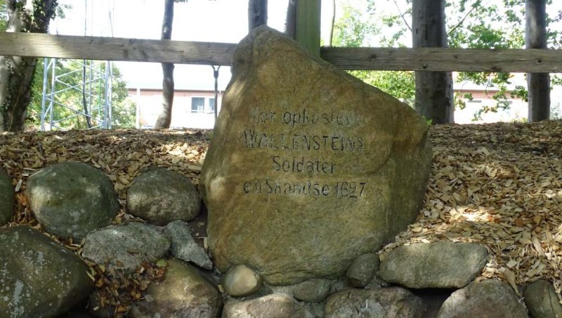 Wallensteins skanse - sten med inskription